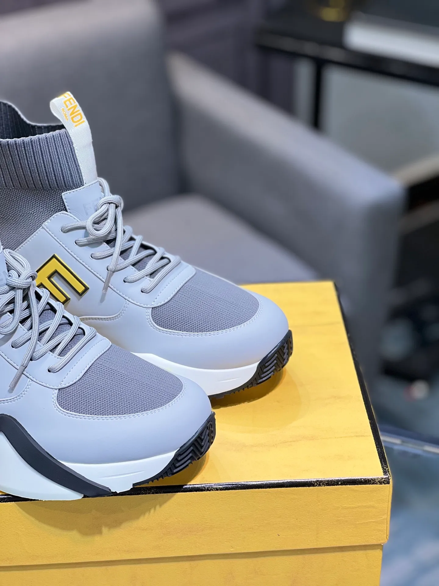 Men's shoes 💰580 FENDI men's fashion casual shoes 👟Hot sale🔥Official website 1:1 replica ⬆️Original quality - Original leather - Original breathable mesh lining Original outsole 1:1 replica, code number 38-44 (45-46 customized)